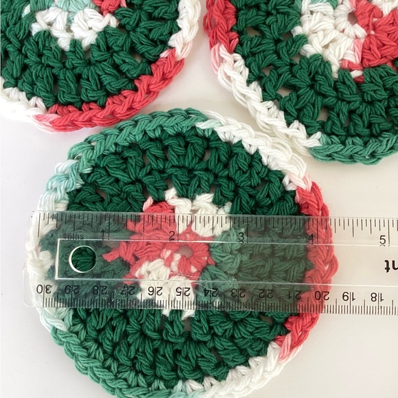 Coaster Set Hand Crafted Red White Green Christmas Holidays - Picture 6 of 6